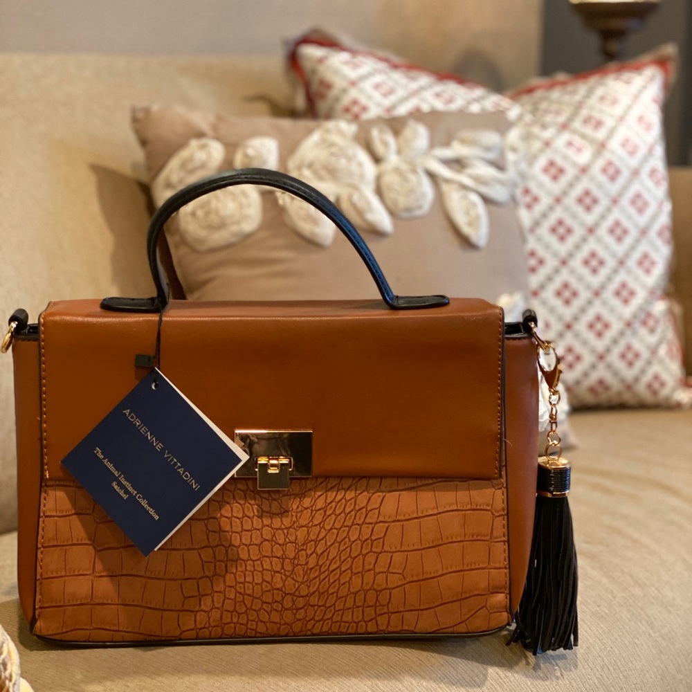 🆕 Adrienne Vittadini Instinct Collection Satchel